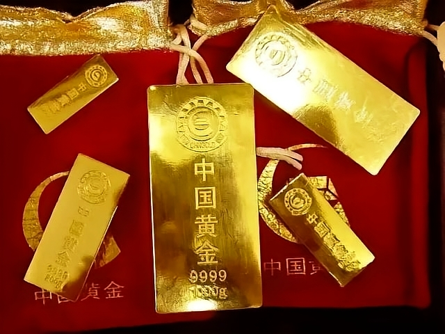 2025年黄金市场分析_以下属于实物黄金投资品种的有_黄金价格波动因素