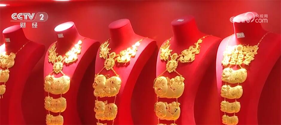 黄金价格走势金投网_国内首饰金价格逼近700元每克_国际金价四连涨刷新收盘历史新高